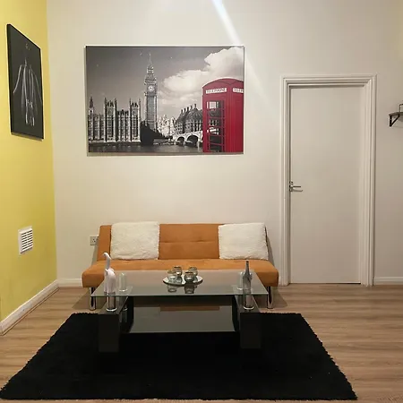 Centre One Bedroom - Free Parking, Free & Fast Wifi, 24hr Check-in, Nearby O2 Academy, The Mailbox & Broad Street *