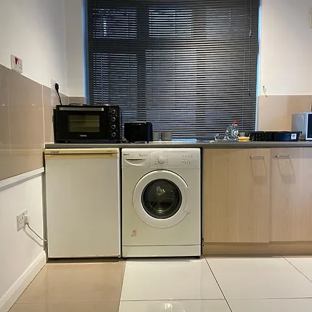 Apartment Centre One Bedroom - Free Parking, Free & Fast Wifi, 24hr Check-in, Nearby O2 Academy, The Mailbox & Broad Street Birmingham