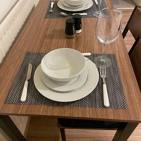 Apartment Centre One Bedroom - Free Parking, Free & Fast Wifi, 24hr Check-in, Nearby O2 Academy, The Mailbox & Broad Street Birmingham